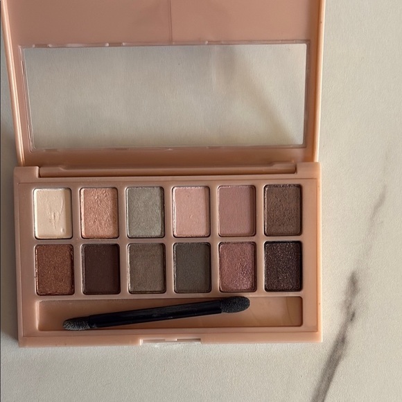 Maybelline The Blushed Nudes Eyeshadow Palette New - Picture 3 of 4